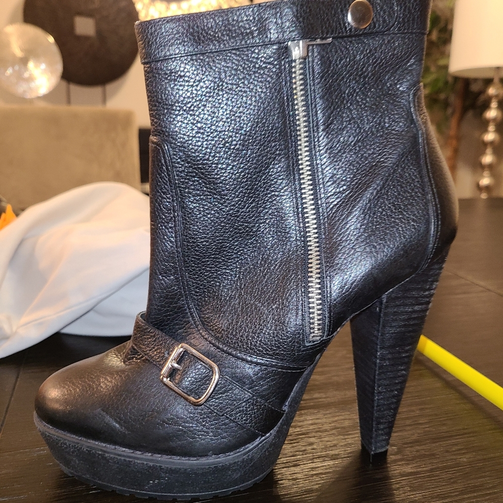 Pour La Victoire Leather Platform Booties